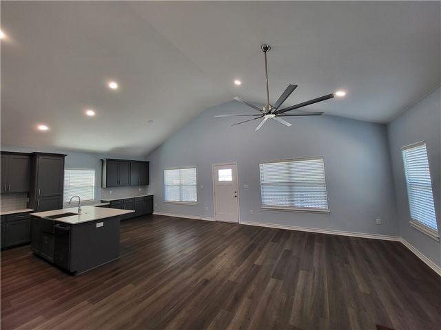 113 Knickerbocker St, Corpus Christi, TX 78418