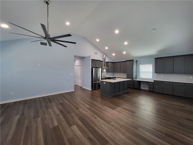 113 Knickerbocker St, Corpus Christi, TX 78418