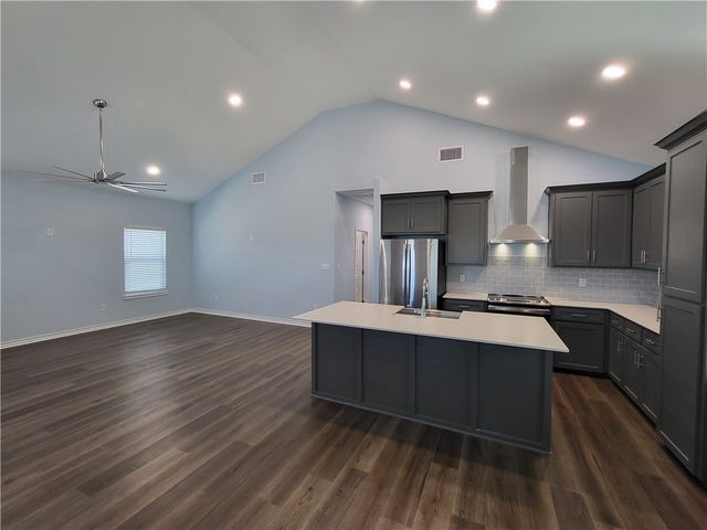 113 Knickerbocker St, Corpus Christi, TX 78418