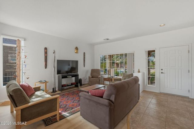 14700 N Flagstone Drive, Oro Valley, AZ 85755