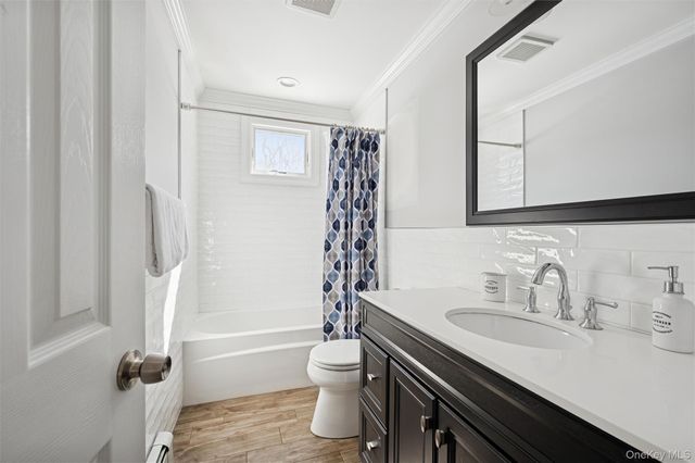 4 Stuart Court, Hampton Bays, NY 11946