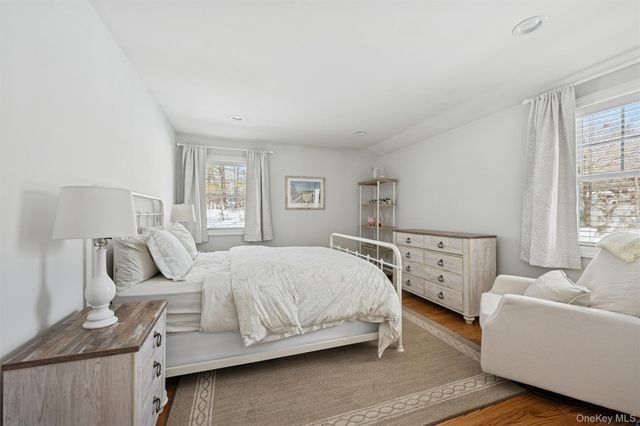 4 Stuart Court, Hampton Bays, NY 11946