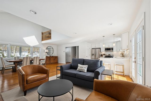 4 Stuart Court, Hampton Bays, NY 11946