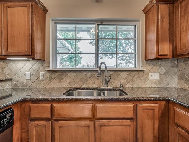 500 Apple Tree Lane, Moore, OK 73160