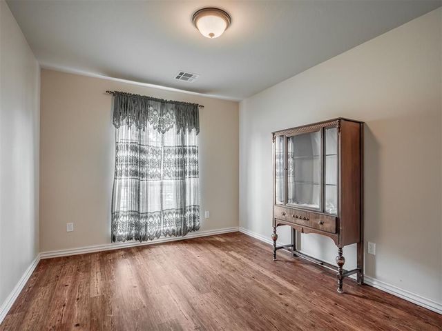 500 Apple Tree Lane, Moore, OK 73160