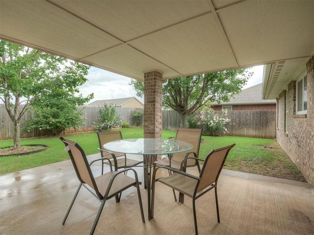 500 Apple Tree Lane, Moore, OK 73160