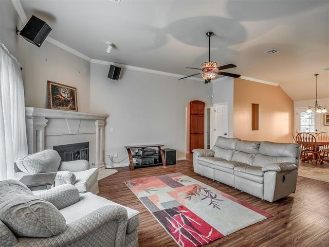 500 Apple Tree Lane, Moore, OK 73160