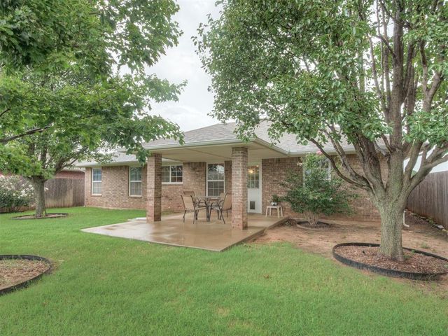 500 Apple Tree Lane, Moore, OK 73160