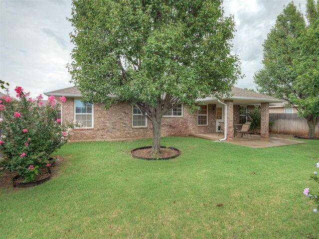 500 Apple Tree Lane, Moore, OK 73160