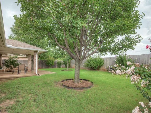 500 Apple Tree Lane, Moore, OK 73160