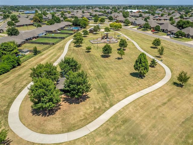 500 Apple Tree Lane, Moore, OK 73160