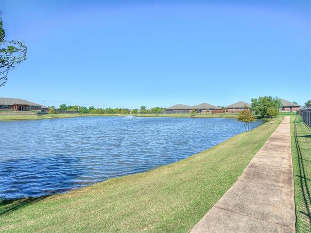 500 Apple Tree Lane, Moore, OK 73160