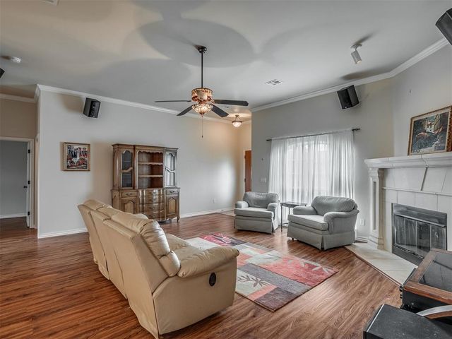 500 Apple Tree Lane, Moore, OK 73160
