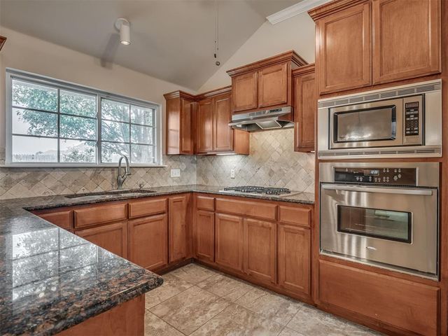 500 Apple Tree Lane, Moore, OK 73160