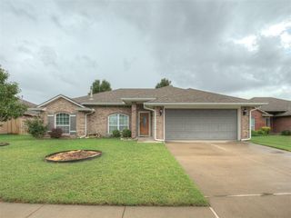 500 Apple Tree Lane, Moore, OK 73160