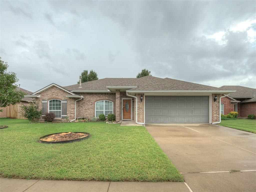 500 Apple Tree Lane, Moore, OK 73160