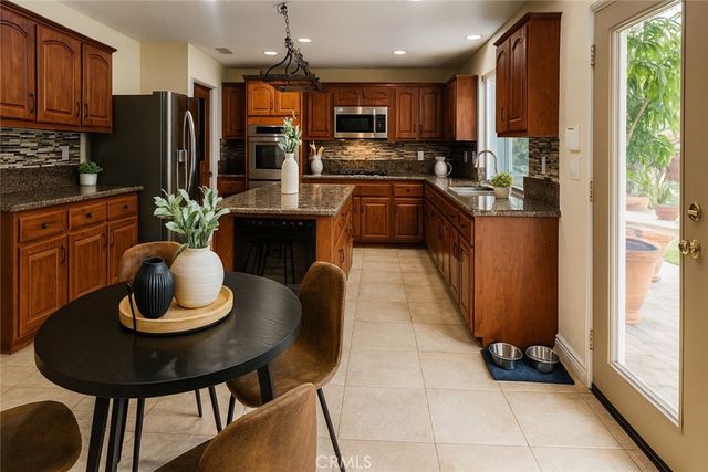 2559 Gilbert Avenue, Corona, CA 92881