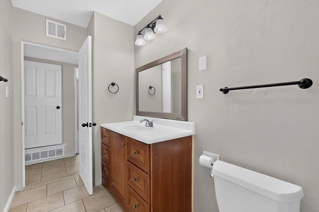 5808 Princess Jeanne Avenue NE, Albuquerque, NM 87110