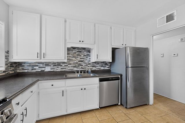 5808 Princess Jeanne Avenue NE, Albuquerque, NM 87110
