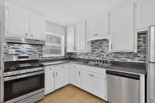 5808 Princess Jeanne Avenue NE, Albuquerque, NM 87110