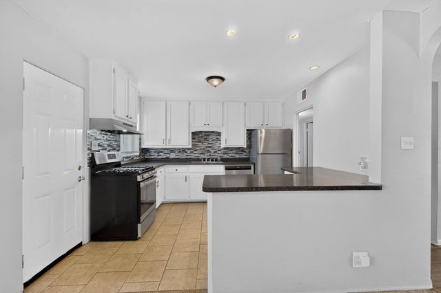 5808 Princess Jeanne Avenue NE, Albuquerque, NM 87110