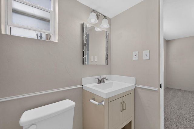5808 Princess Jeanne Avenue NE, Albuquerque, NM 87110