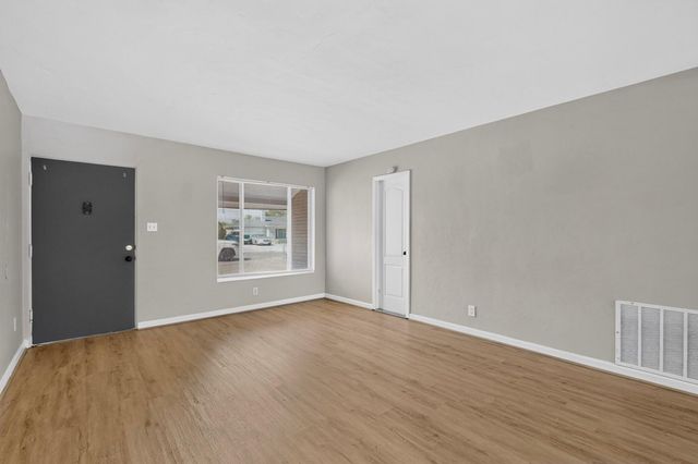 5808 Princess Jeanne Avenue NE, Albuquerque, NM 87110