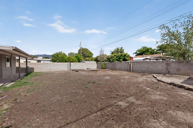 5808 Princess Jeanne Avenue NE, Albuquerque, NM 87110
