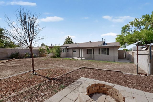5808 Princess Jeanne Avenue NE, Albuquerque, NM 87110
