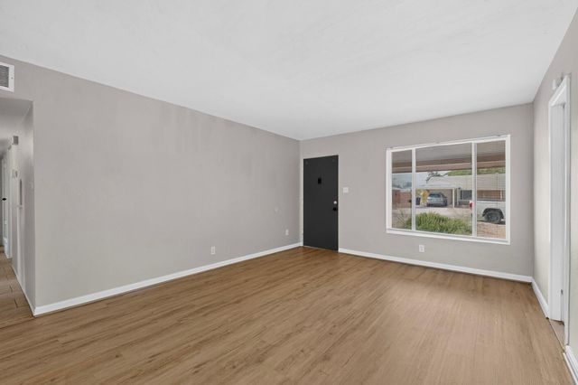 5808 Princess Jeanne Avenue NE, Albuquerque, NM 87110
