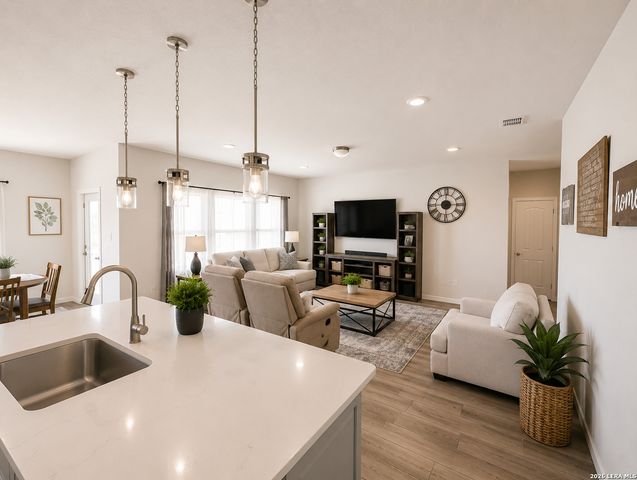 6738 Shiraz Way, Converse, TX 78109