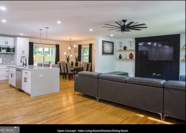 280 W Lake Drive NW, Atlanta, GA 30314