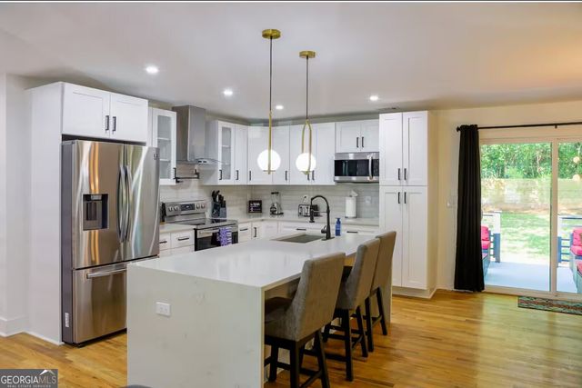 280 W Lake Drive NW, Atlanta, GA 30314