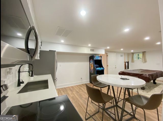 280 W Lake Drive NW, Atlanta, GA 30314