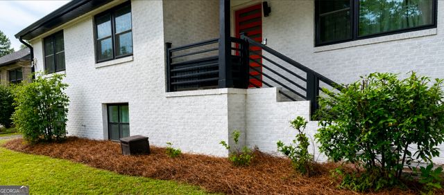 280 W Lake Drive NW, Atlanta, GA 30314