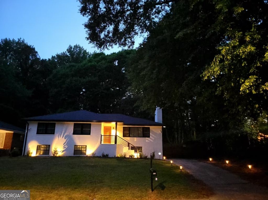 280 W Lake Drive NW, Atlanta, GA 30314