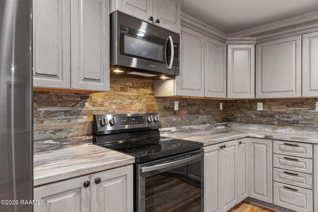 422 Longwood Drive, Opelousas, LA 70570