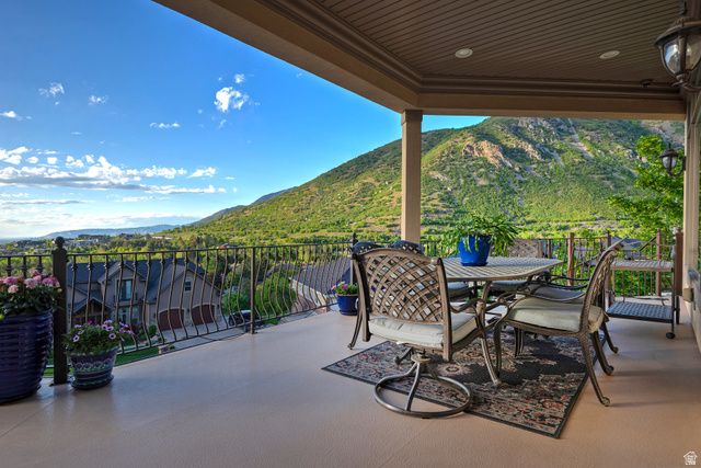 9862 S GRANITE SLOPE DR, Sandy, UT 84092