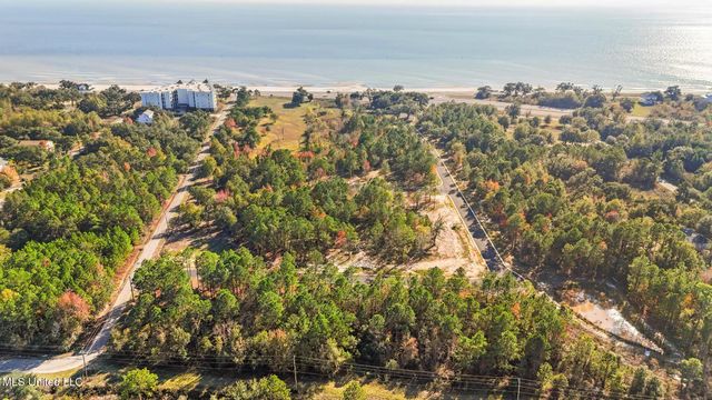 123 Live Oak Boulevard, Pass Christian, MS 39571