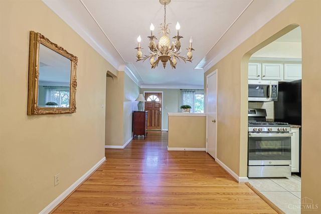 181 Ireland Avenue, Greenhills, OH 45218