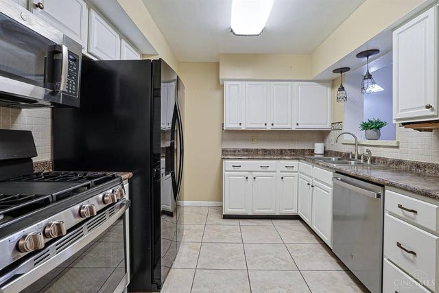 181 Ireland Avenue, Greenhills, OH 45218