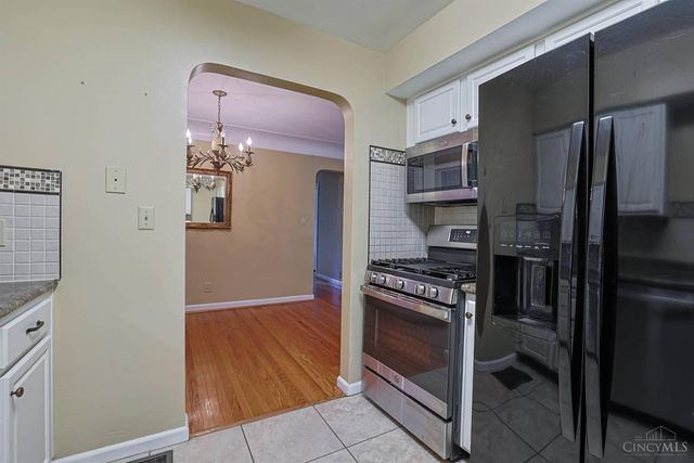 181 Ireland Avenue, Greenhills, OH 45218