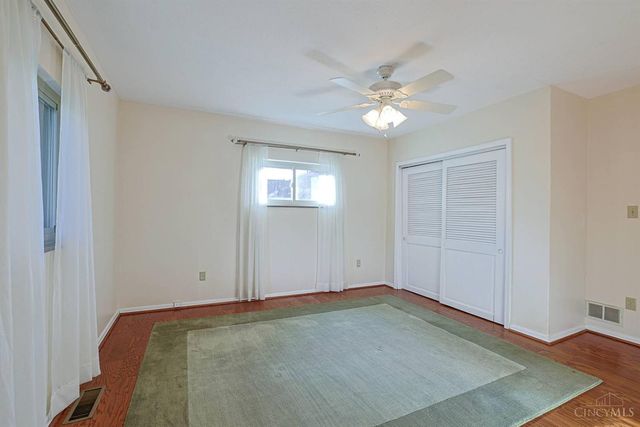 181 Ireland Avenue, Greenhills, OH 45218