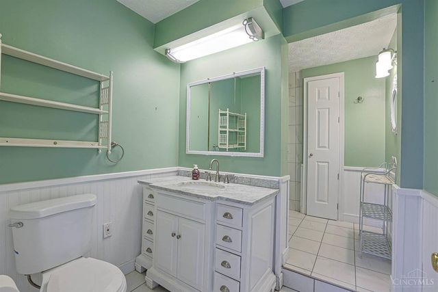 181 Ireland Avenue, Greenhills, OH 45218