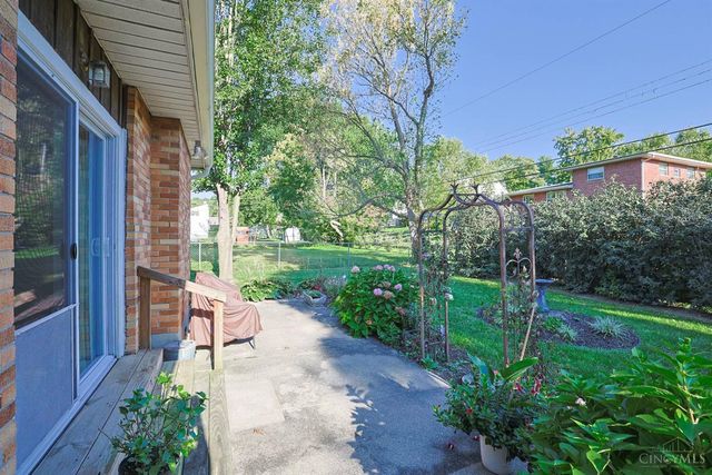 181 Ireland Avenue, Greenhills, OH 45218