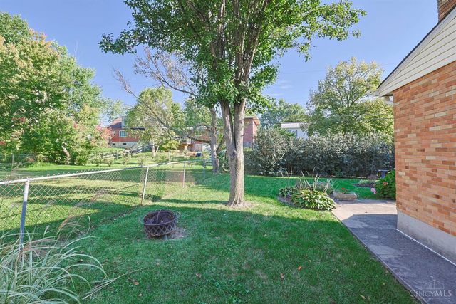 181 Ireland Avenue, Greenhills, OH 45218