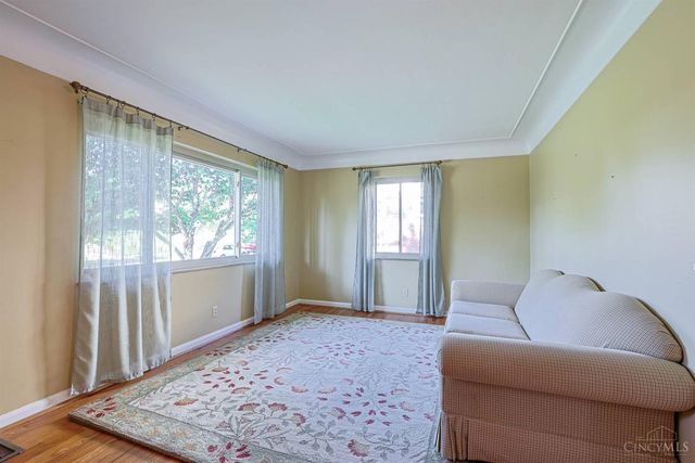 181 Ireland Avenue, Greenhills, OH 45218