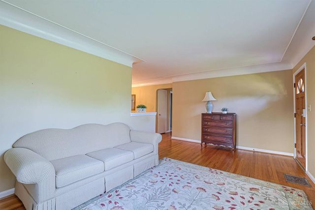 181 Ireland Avenue, Greenhills, OH 45218
