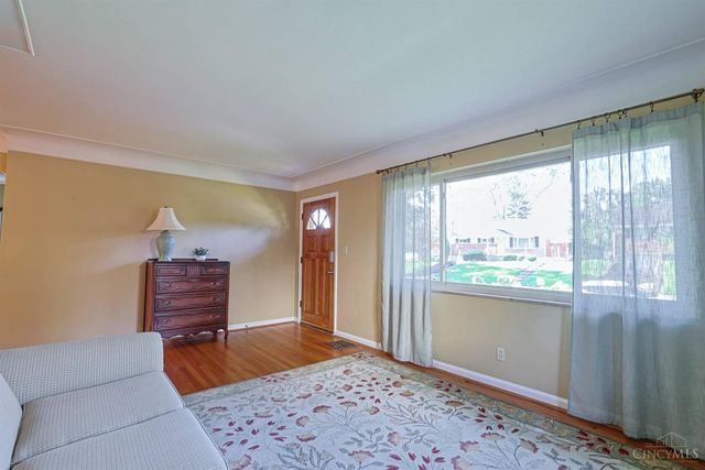 181 Ireland Avenue, Greenhills, OH 45218