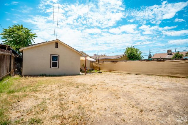 424 Wilson Avenue, Bakersfield, CA 93308
